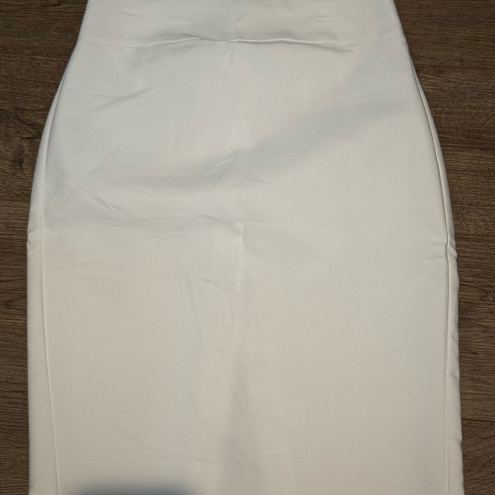 Express Women’s Cream Midi Skirt in size 4
